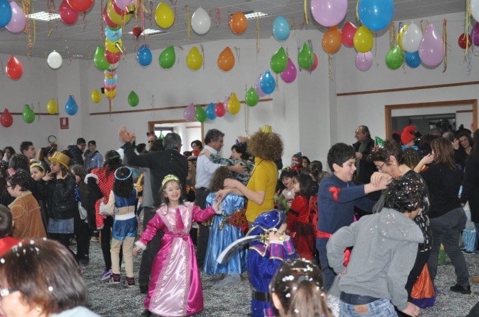 Coppia Di Mezza Età in Abito Da Carnevale Viola in Costume Da